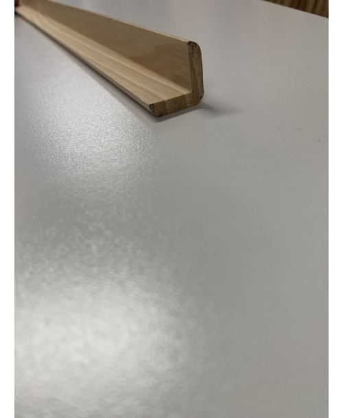 Baguette d'angle Pin 22.5 x 22.5 de 2.40 m