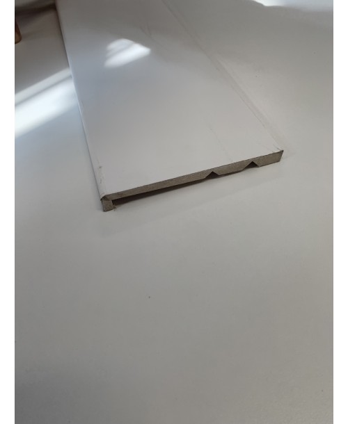 Surplinthe universelle MDF Prépeint blanc 22 x 133 mm de 2.40 m
