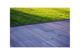 Comment entretenir sa terrasse en bois dans le Tarn : pluie, soleil et variations climatiques locales